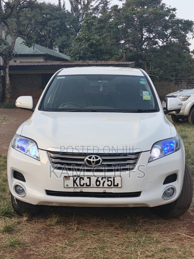 Toyota Vanguard 2009 White