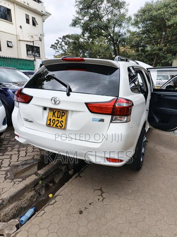 Toyota Corolla Fielder 2018 White