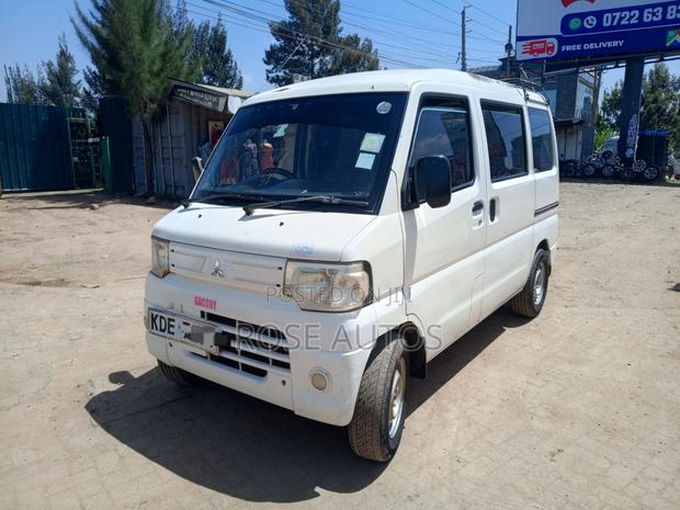 Mitsubishi Minicab Truck 2014 White
