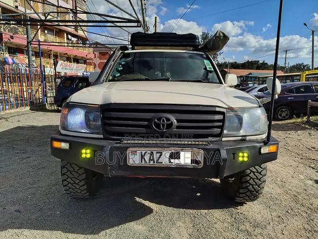 Toyota Land Cruiser 2000 White