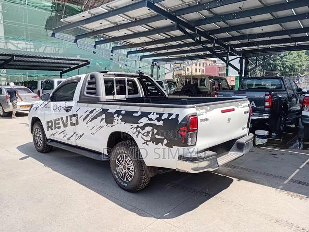 Toyota Hilux 2019 White