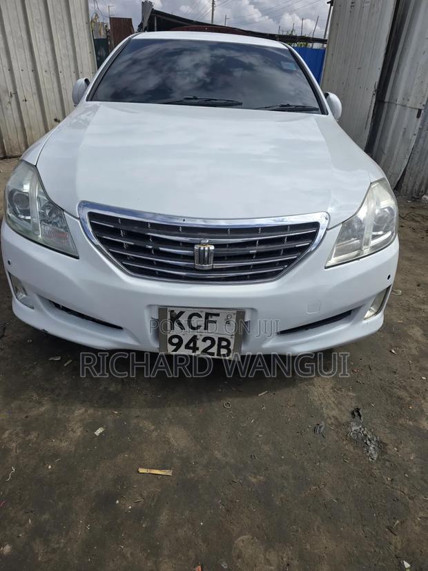 Toyota Crown 2010 White