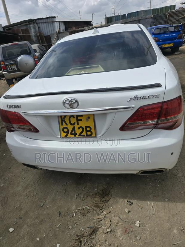 Toyota Crown 2010 White