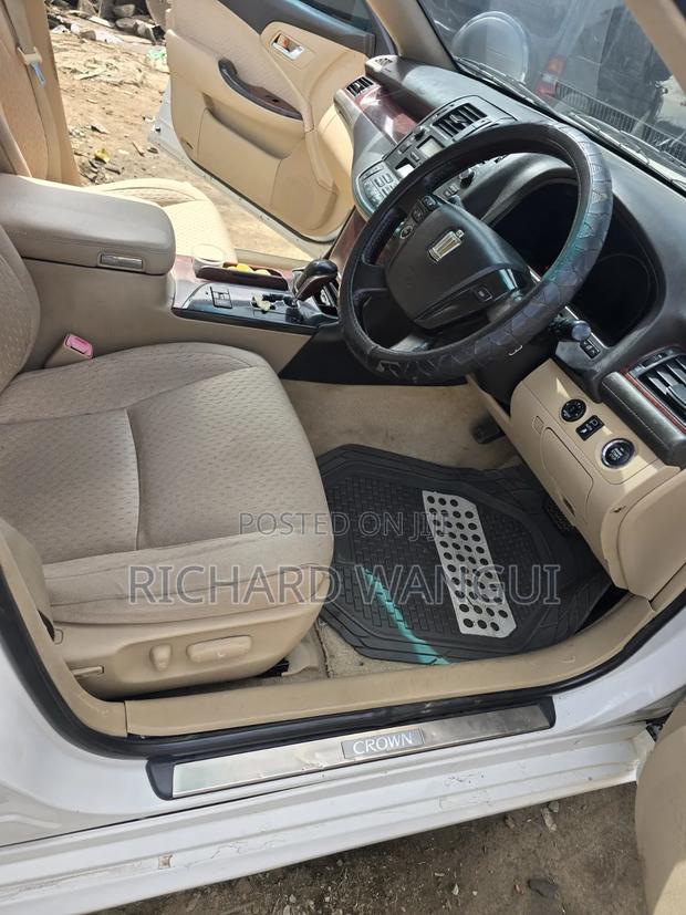 Toyota Crown 2010 White