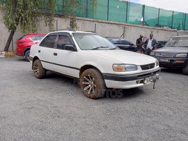 Toyota Corolla 1995 White