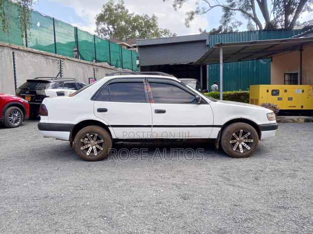 Toyota Corolla 1995 White