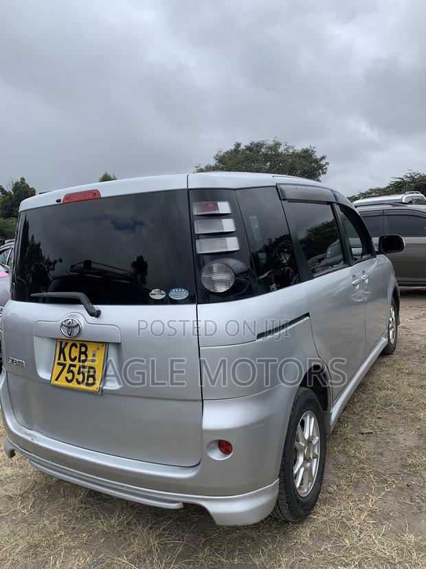 Toyota Sienta 2010 Silver