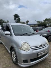 Toyota Sienta 2010 Silver for sale