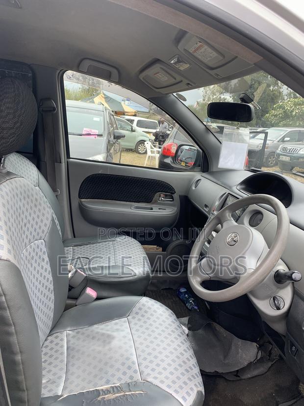 Toyota Sienta 2010 Silver