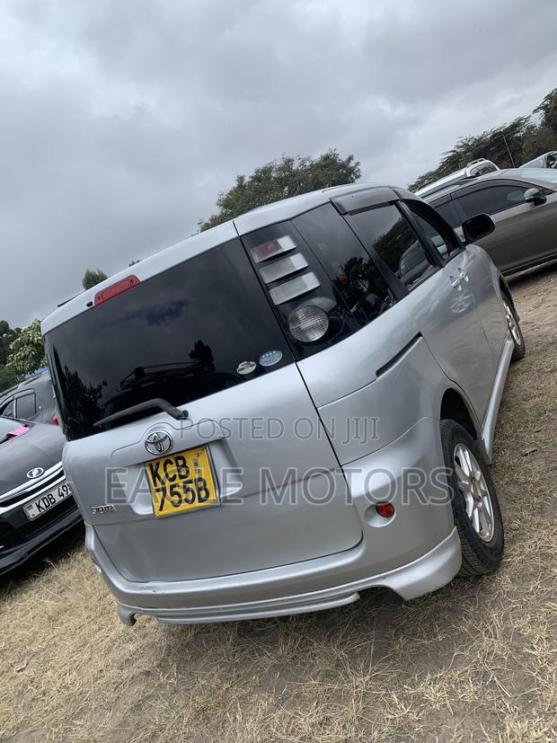 Toyota Sienta 2010 Silver
