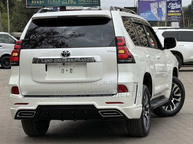 Toyota Land Cruiser Prado 2.7 2022 White