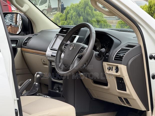 Toyota Land Cruiser Prado 2.7 2022 White