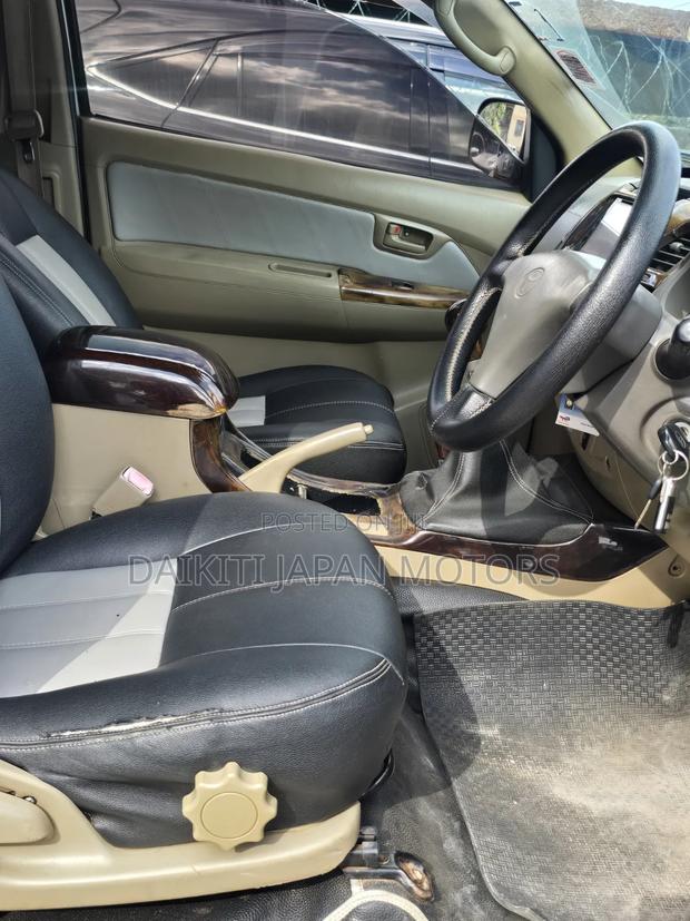 Toyota Hilux 2010 Gold