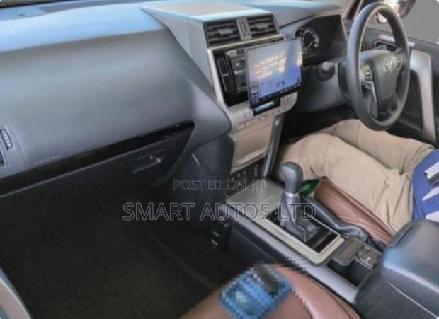 Toyota Land Cruiser Prado 2.8 2021 Off white