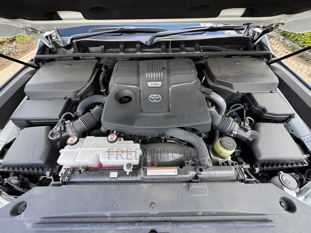 Toyota Land Cruiser LC300 2023 White