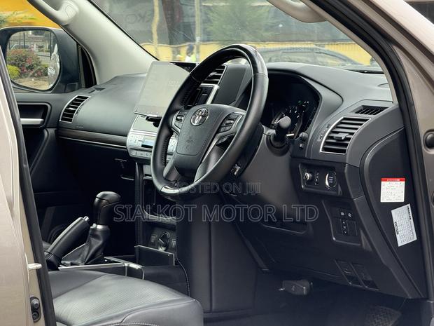 Toyota Land Cruiser Prado 2.7 2023 Gray