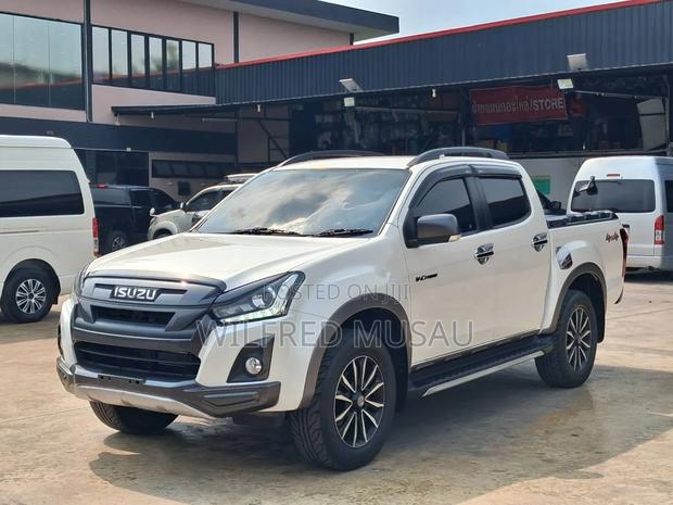 Isuzu D-MAX 2022 White