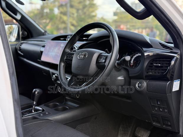 Toyota Hilux Revo Double Cab Deisel 2.4 AWD 2019 White