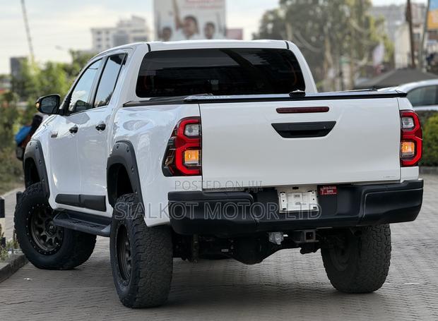 Toyota Hilux Revo Double Cab Deisel 2.4 AWD 2019 White