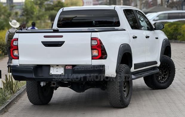 Toyota Hilux Revo Double Cab Deisel 2.4 AWD 2019 White