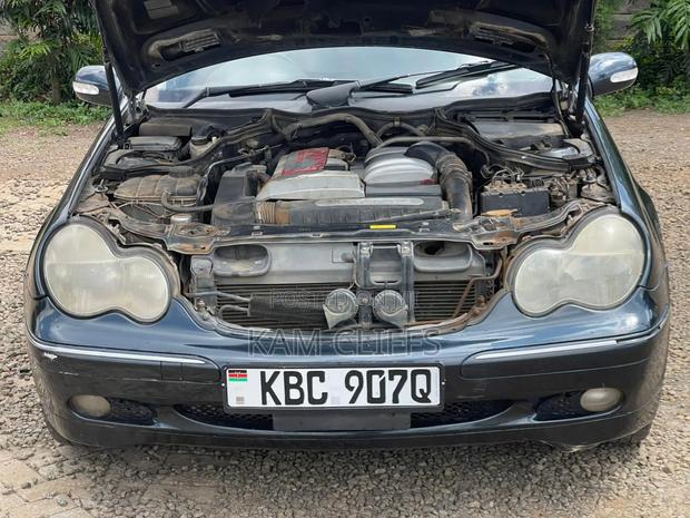 Mercedes-Benz C200 2005 Green