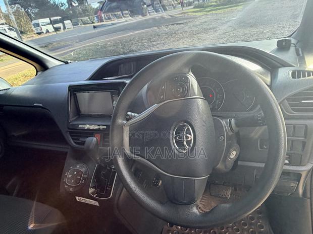 Toyota Noah 2018 White