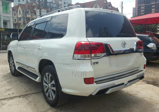 Toyota Land Cruiser 2012 White