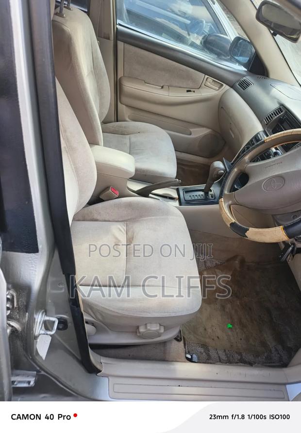 Toyota Corolla 2004 Gold