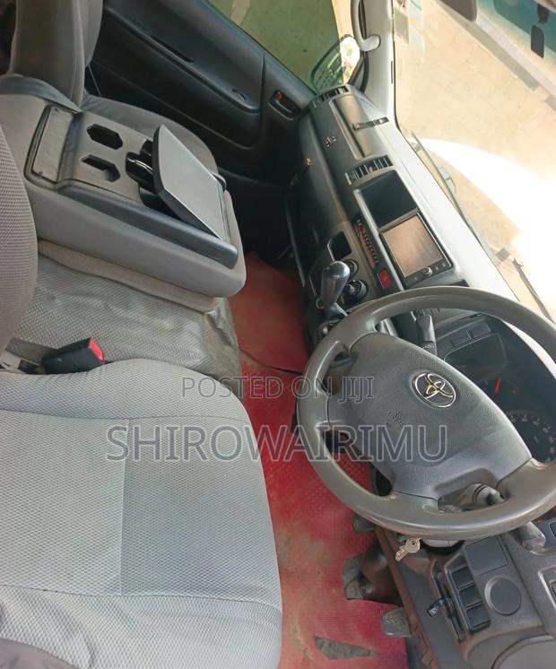 Toyota HiAce 2017 Off white