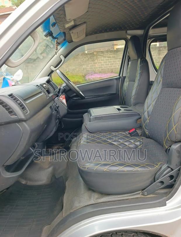 Toyota HiAce 2014 Silver