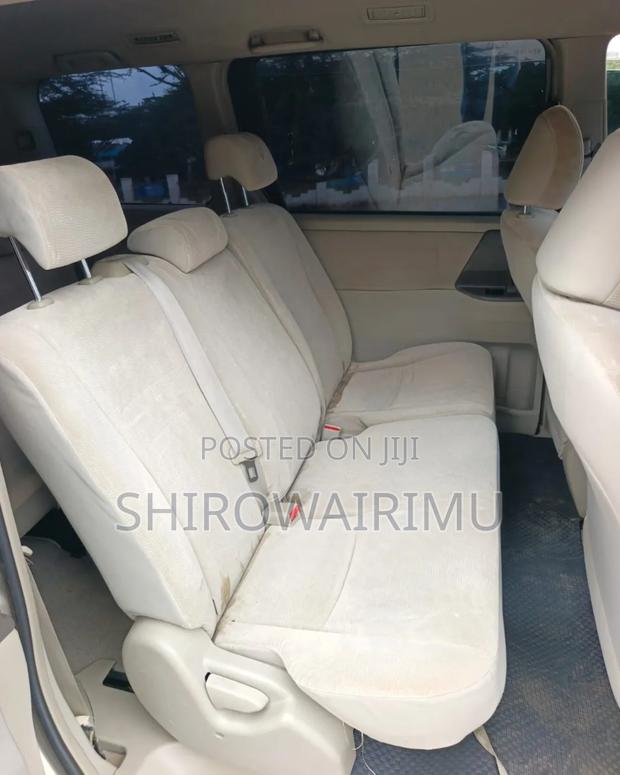 Toyota Noah 2011 Gold