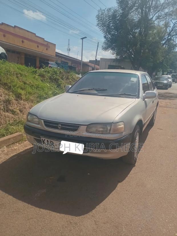 Toyota Corolla 1998 Gold
