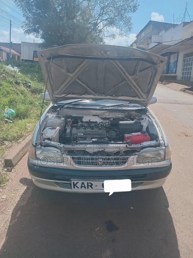 Toyota Corolla 1998 Gold
