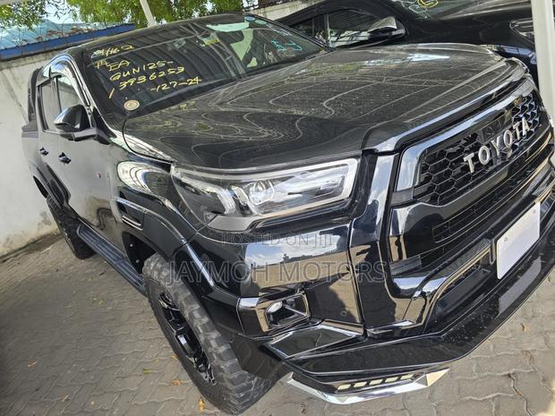 Toyota Hilux 2022 Gray