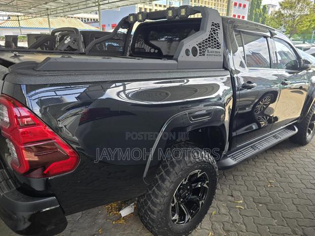 Toyota Hilux 2022 Gray