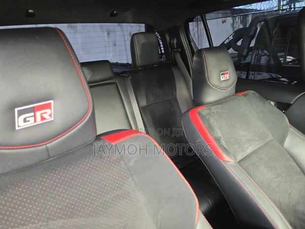 Toyota Hilux 2022 Gray