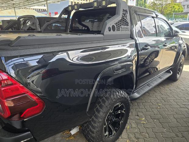 Toyota Hilux 2022 Gray