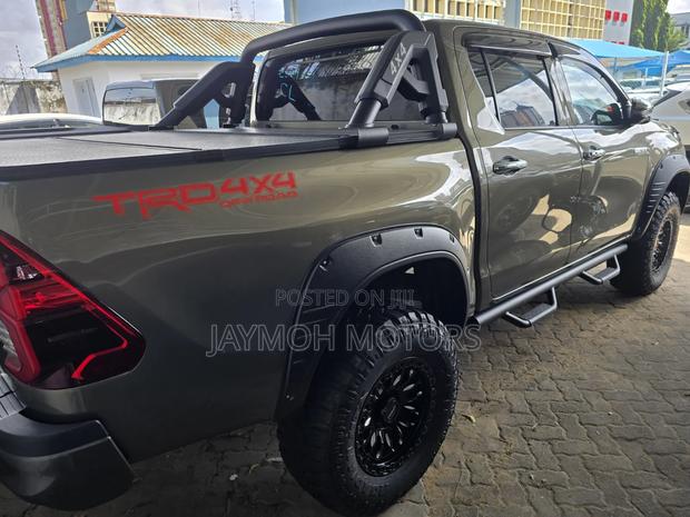 Toyota Hilux 2021 Green