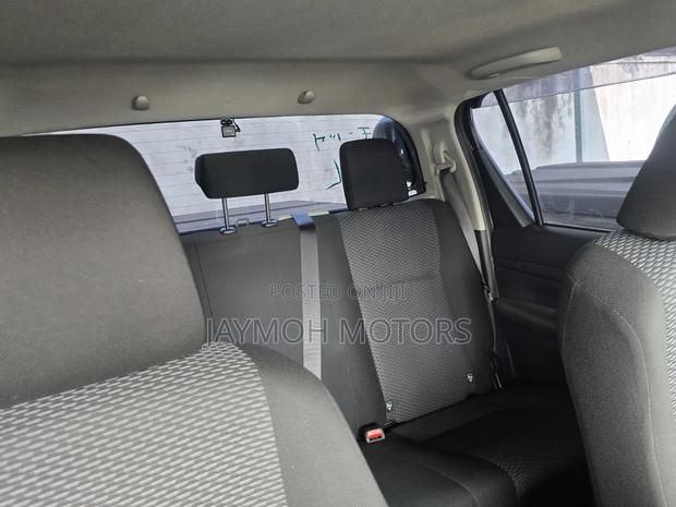 Toyota Hilux 2021 Green