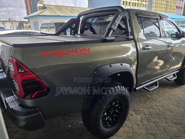 Toyota Hilux 2021 Green