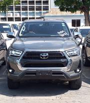 Toyota Hilux 2023 Gold for sale