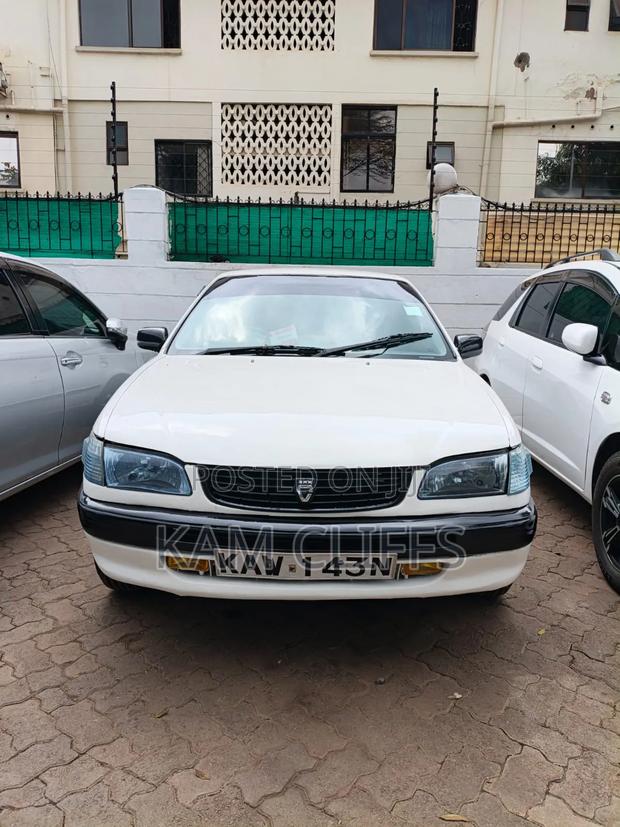 Toyota Corolla Sedan 1999 White