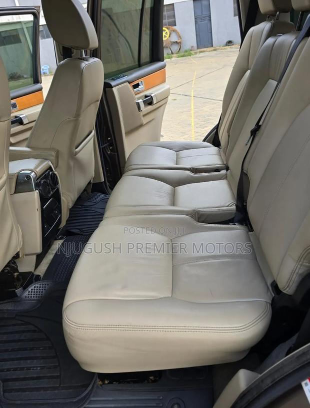Land Rover Discovery 2010 Brown