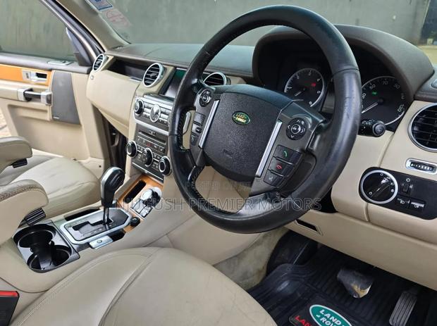 Land Rover Discovery 2010 Brown