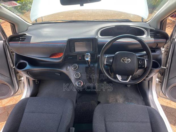 Toyota Sienta 2014 Silver