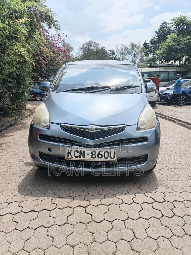 Toyota Ractis 2010 Blue