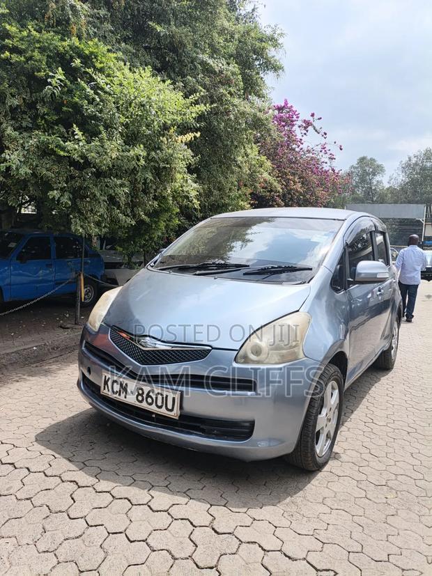Toyota Ractis 2010 Blue