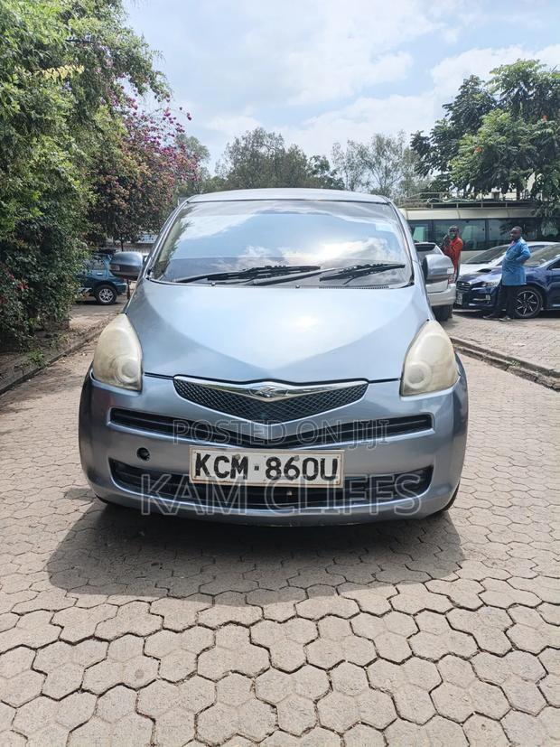 Toyota Ractis 2010 Blue