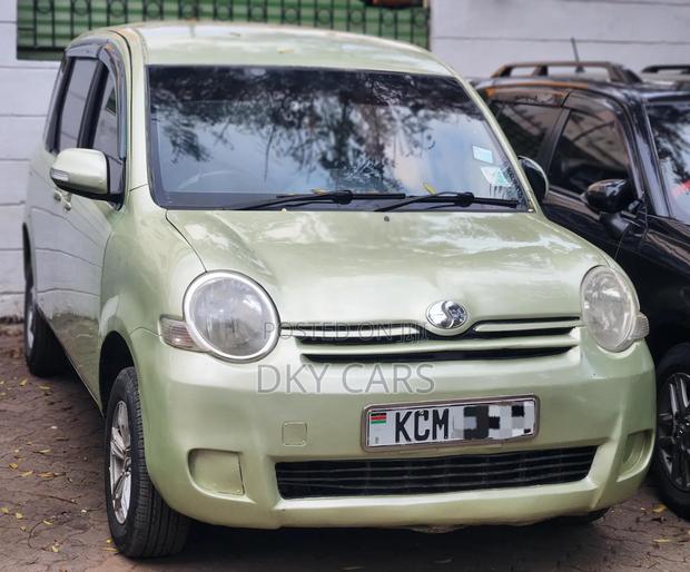 Toyota Sienta 2008 Green