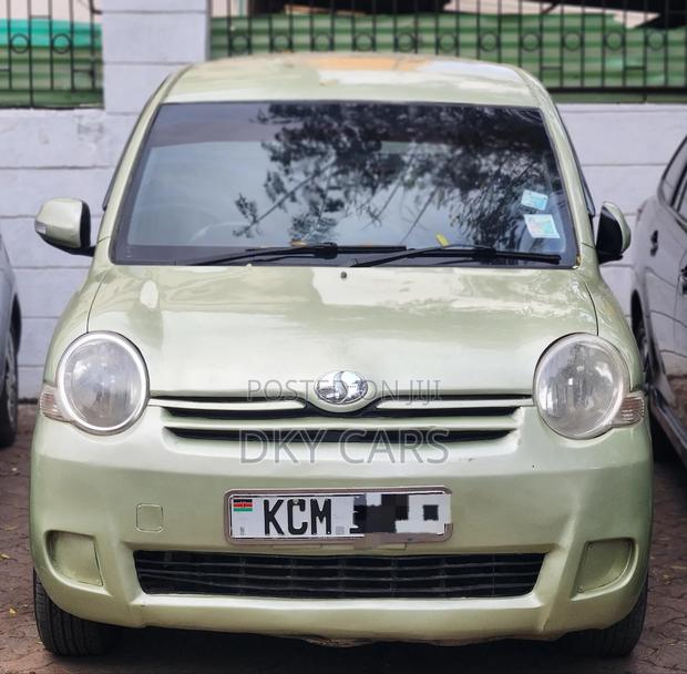 Toyota Sienta 2008 Green